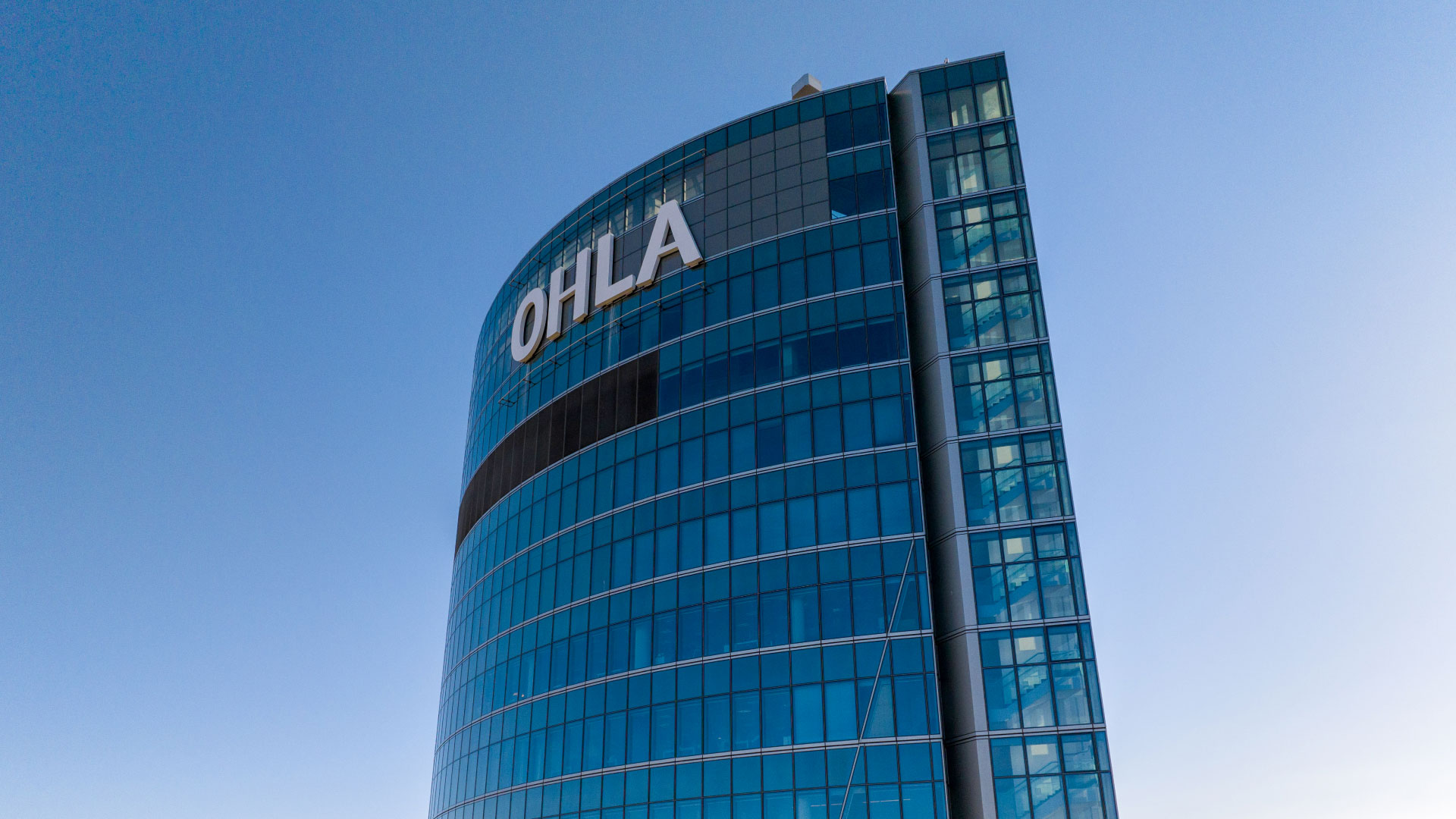 OHLA rompe con Moody’s y Fitch le da oxígeno con un nuevo rating: la constructora se sacude su pasado y apunta al renacimiento