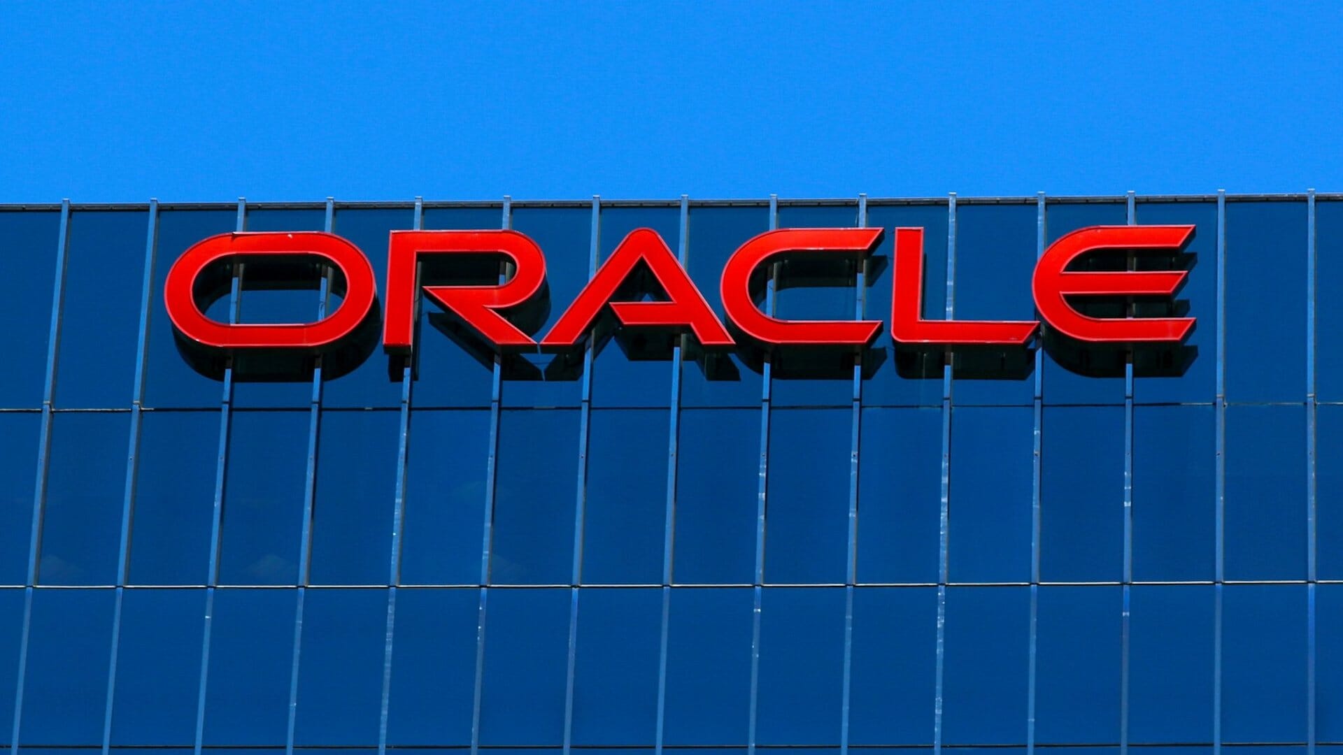 Oracle: El gigante que alimenta a la IA con un 'backlog' monstruoso (y una factura de capital que asusta)