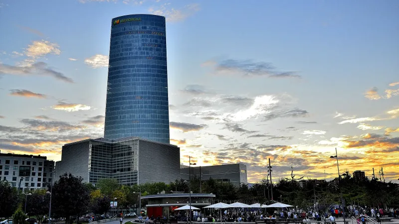 Iberdrola gana 5.816 millones y sube el dividendo